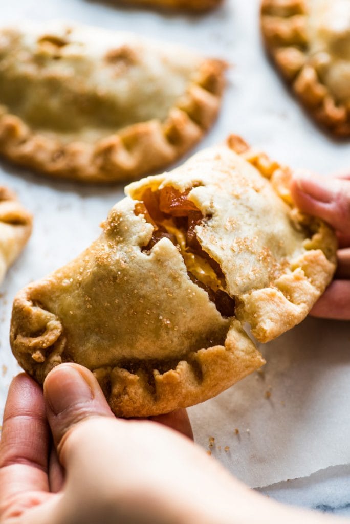 Empanadas De Manzana Al Horno Isabel Eats Maybaygiare Org