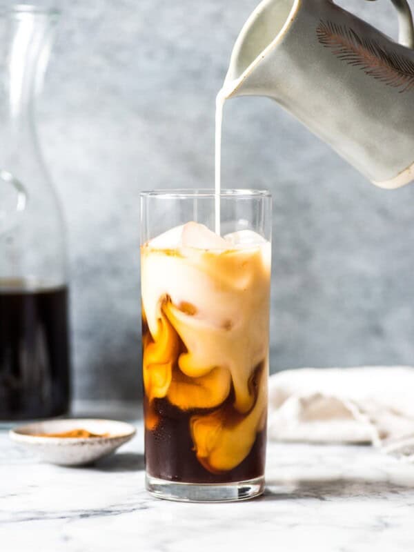 How to Make Cold Brew Coffee at home! No more expensive and overpriced iced lattes - make your own with cold brew!