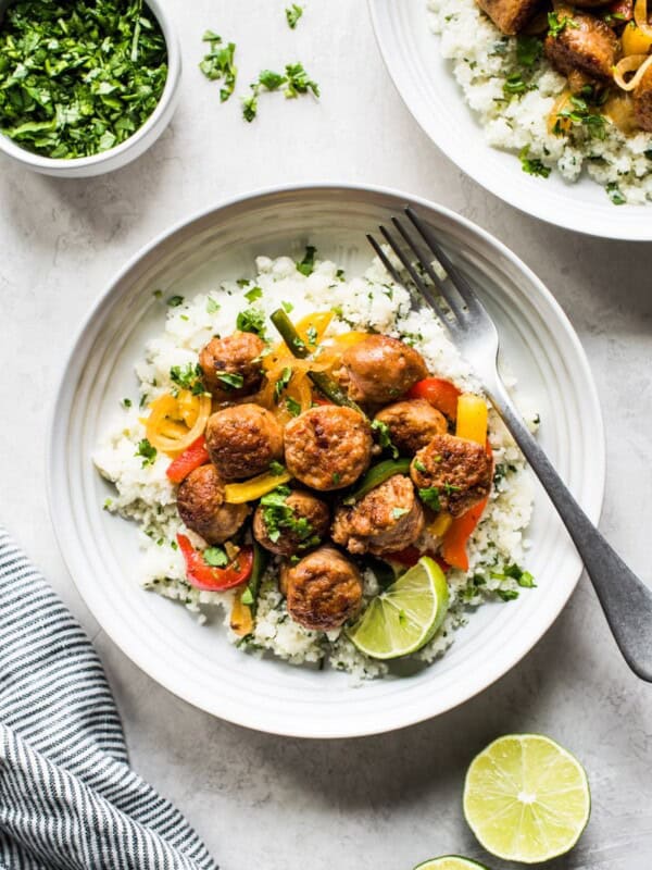 This Healthy Turkey Fajita Rice Bowl recipe is made with delicious cilantro lime cauliflower rice, savory peppers and onions and spicy turkey! (low carb, gluten free, paleo)