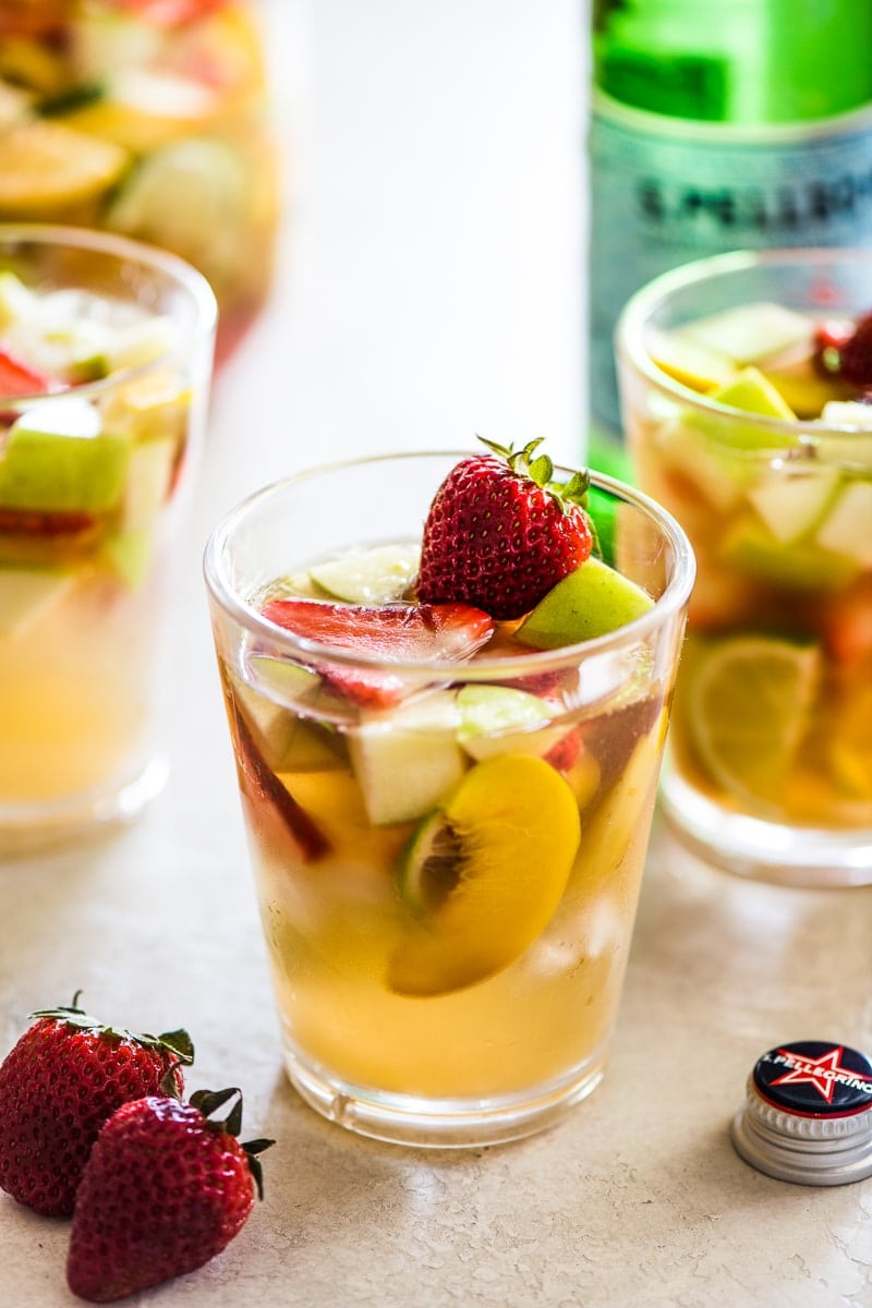 https://www.isabeleats.com/wp-content/uploads/2019/05/white-sangria-small-8.jpg