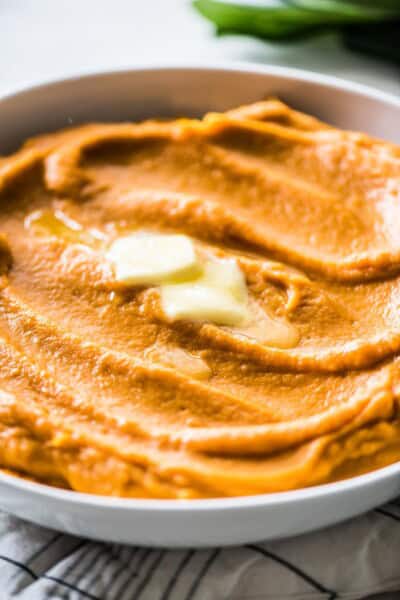 These Mashed Sweet Potatoes are easy to make, creamy and seasoned with cinnamon and a touch of maple syrup. The perfect healthy side dish for the holidays that's also paleo, gluten free, vegetarian and vegan. #sweetpotatoes #sidedish #holidays