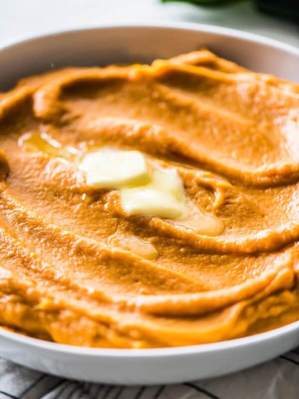 These Mashed Sweet Potatoes are easy to make, creamy and seasoned with cinnamon and a touch of maple syrup. The perfect healthy side dish for the holidays that's also paleo, gluten free, vegetarian and vegan. #sweetpotatoes #sidedish #holidays