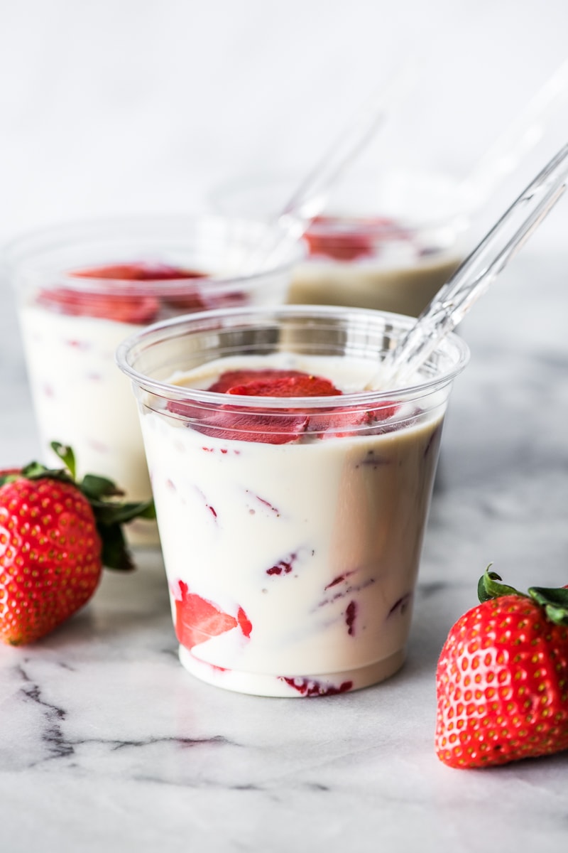 https://www.isabeleats.com/wp-content/uploads/2020/01/fresas-con-crema-small-4.jpg