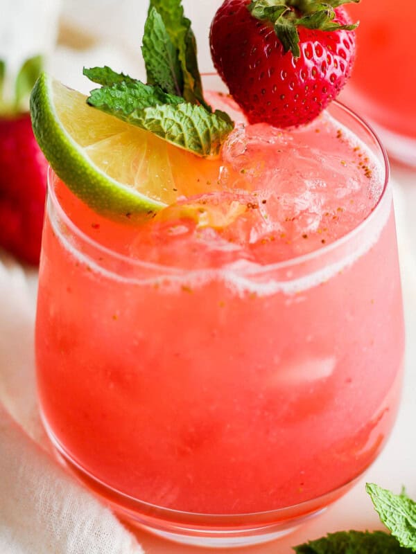 Agua de fresa (strawberry agua fresca) in a glass with ice