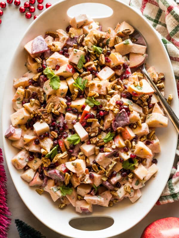 Ensalada de nochebuena in a serving bowl.