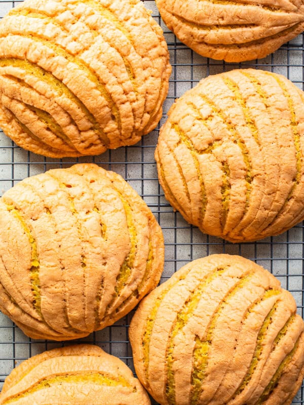 Pumpkin conchas on a wire rack baked and ready to eat.